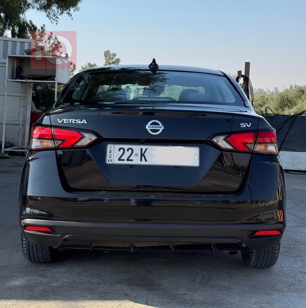 نيسان فيرسا